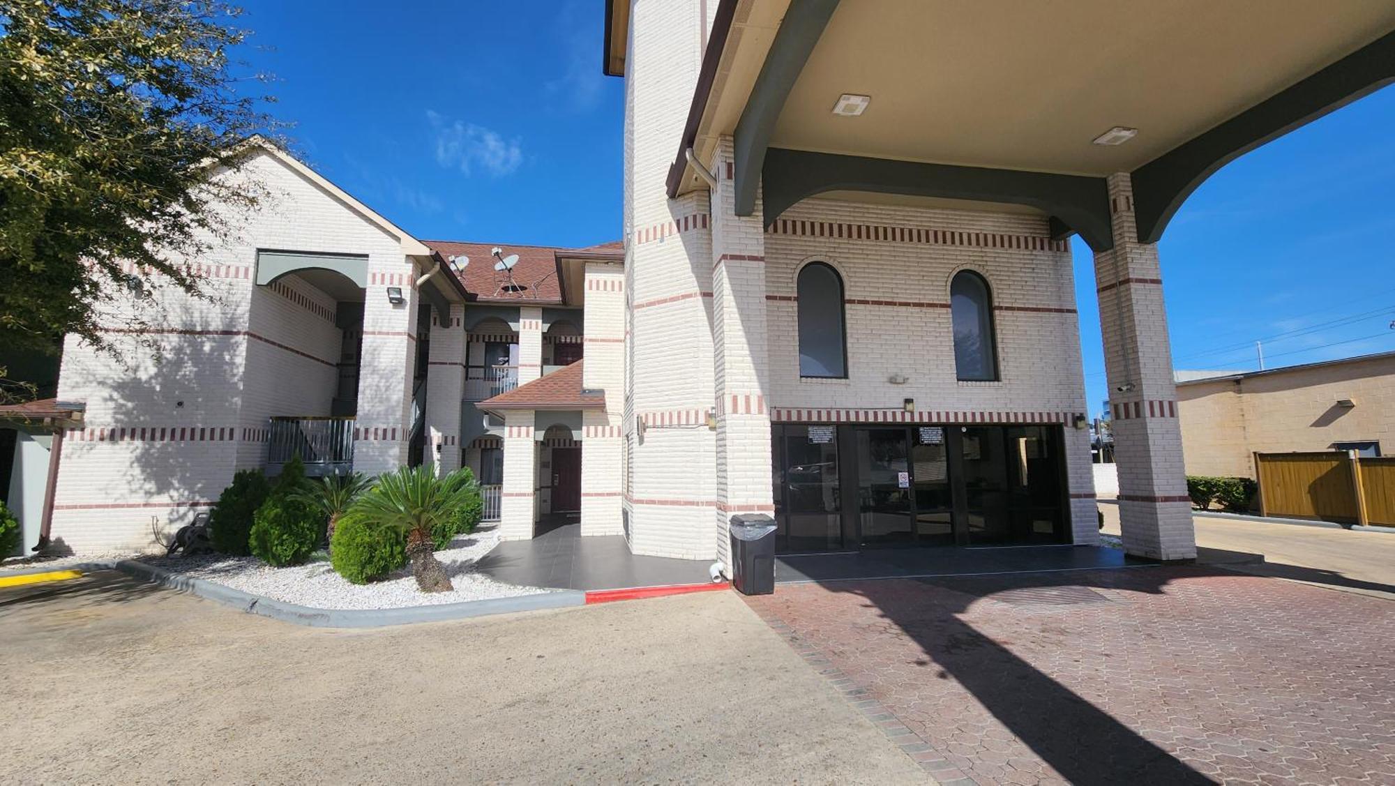 Scottish Inn & Suites Sam Houston Parkway Exterior foto